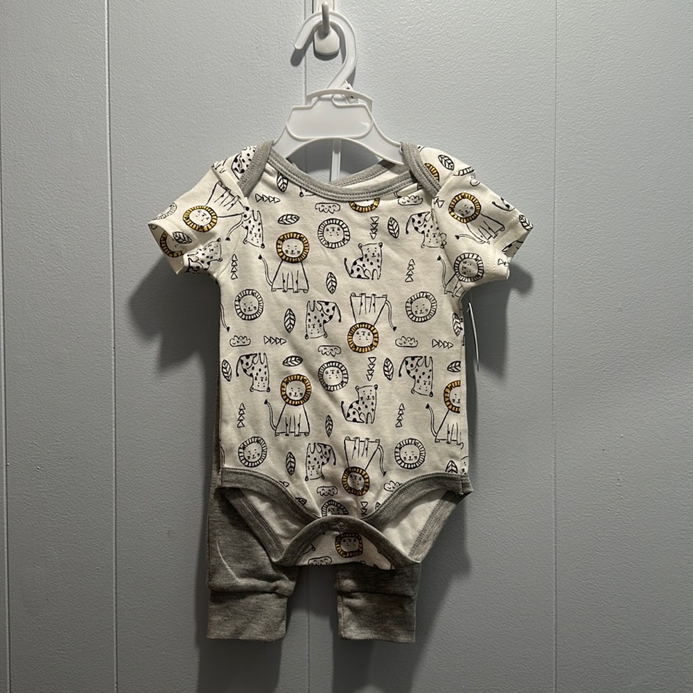 NWT Rene Rofe Baby Set - 6-9 mos Wild Cat Pattern